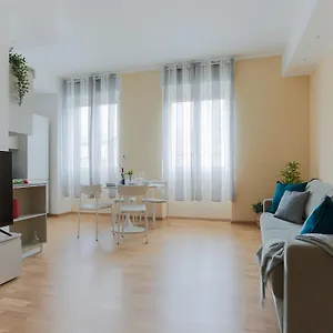 The Best Rent - Bright One-bedroom In Corso Vittorio Emanuele Ii Apartamento Milán